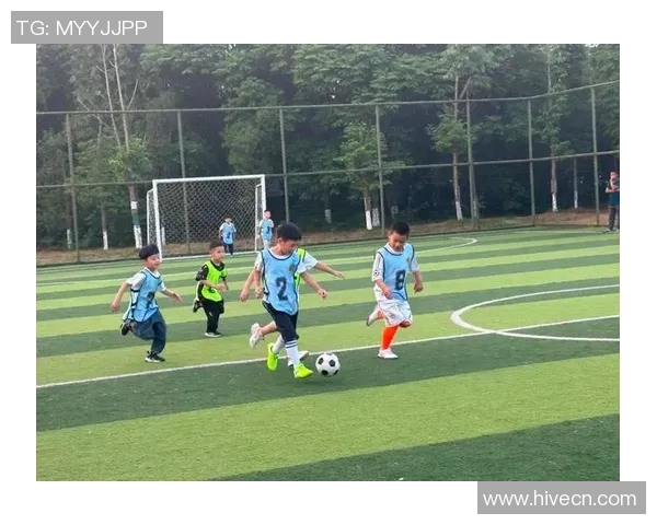 当绿茵球场化身治愈舞台球星用足球点亮希望与力量